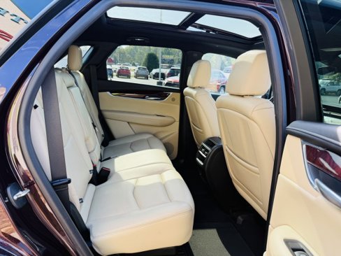 Used 2018 Cadillac XT5 Luxury w/ Driver Awareness Package image 15