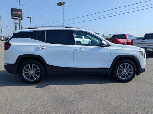 Used 2023 GMC Terrain SLT image 3