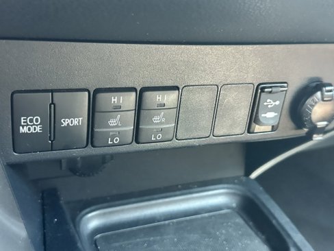 Used 2018 Toyota RAV4 Limited image 24