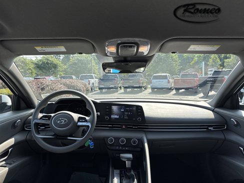 Used 2021 Hyundai Elantra SE image 13