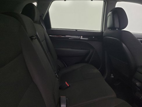 Used 2015 Kia Sorento LX image 19