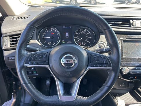 Used 2020 Nissan Rogue SV image 11