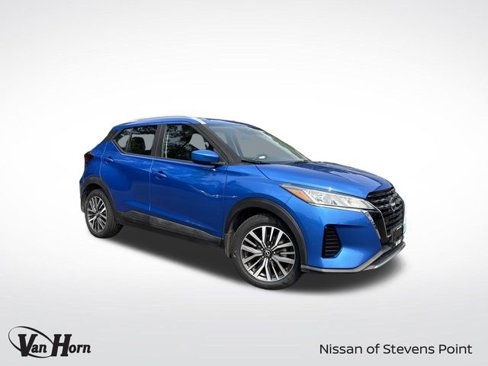 Used 2022 Nissan Kicks SV image 1