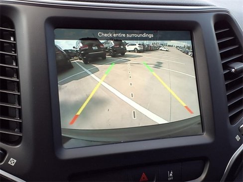 Used 2022 Jeep Cherokee Latitude Lux image 4