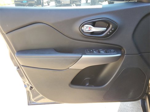 Used 2022 Jeep Cherokee Limited image 18