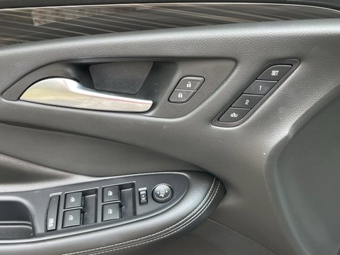 Used 2020 Buick Envision Essence image 27