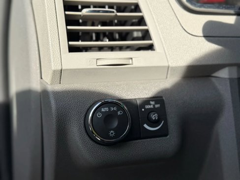 Used 2011 Chevrolet Traverse LS image 15