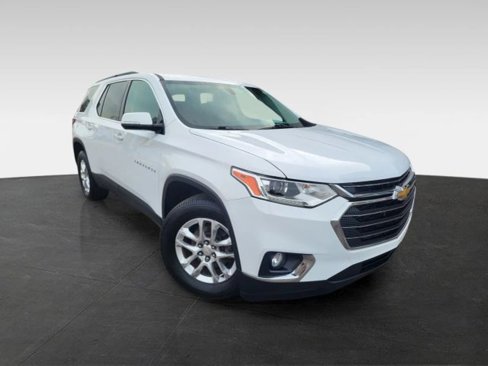 Used 2019 Chevrolet Traverse LT image 2