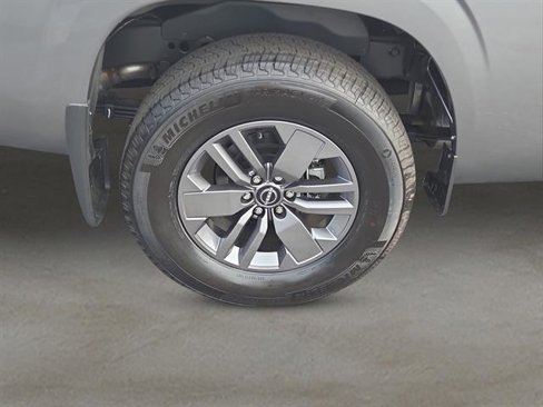 Used 2025 Nissan Frontier SV image 20