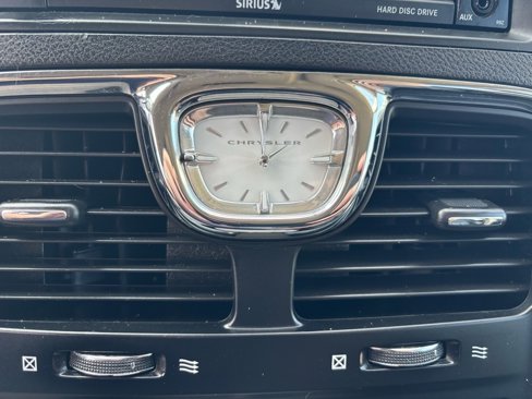 Used 2016 Chrysler Town & Country Touring image 39