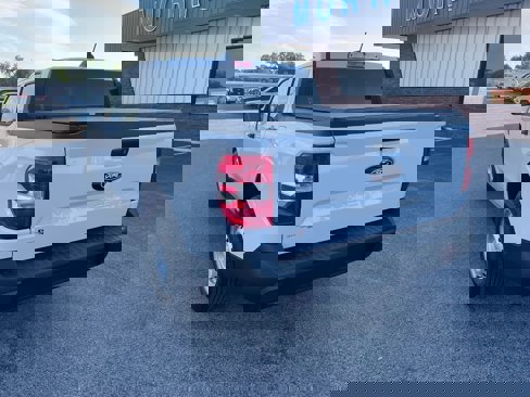 New 2025 Ford Maverick XL image 5