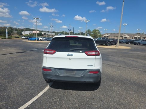 Used 2017 Jeep Cherokee Latitude w/ Comfort/Convenience Group image 4