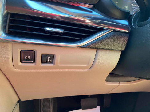 Used 2019 Cadillac XT4 Luxury w/ Cold Weather Package image 17
