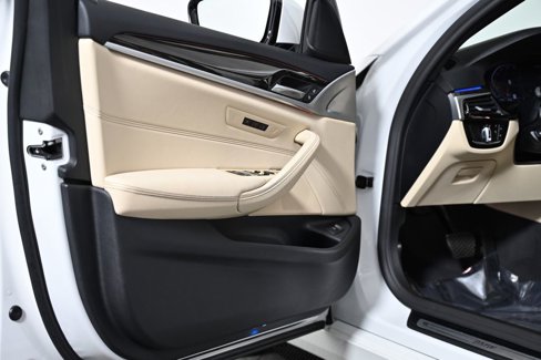 Used 2021 BMW 530i xDrive w/ Convenience Package image 31