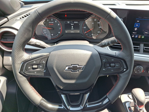 Certified 2025 Chevrolet Trax RS w/ Driver Confidence Package image 18
