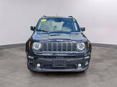 Used 2022 Jeep Renegade Latitude image 2