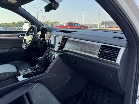 Used 2022 Volkswagen Atlas Cross Sport SE image 19
