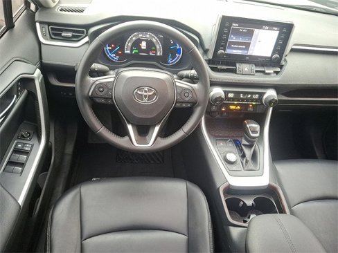 Used 2020 Toyota RAV4 Limited image 11
