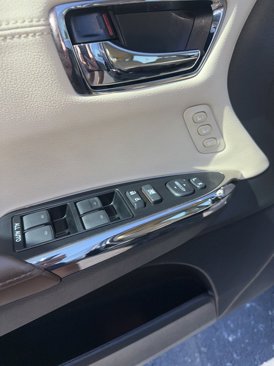 Used 2017 Toyota Avalon XLE image 9