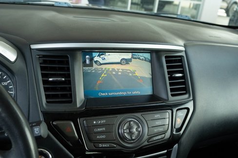 Used 2020 Nissan Pathfinder SV image 13