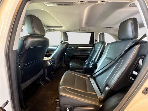 Used 2015 Toyota Highlander XLE image 25