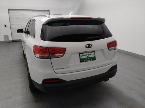 Used 2017 Kia Sorento LX w/ LX V6 Convenience Package image 6