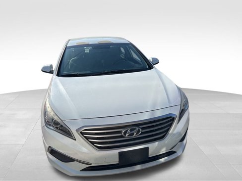 Used 2016 Hyundai Sonata SE image 2