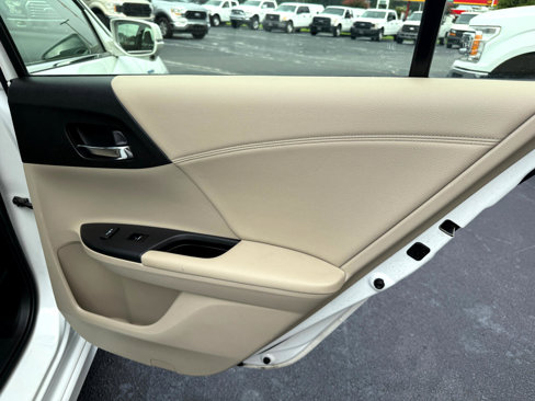 Used 2017 Honda Accord Touring image 16