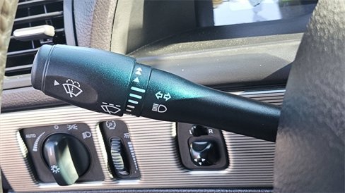 Used 2004 Ford Thunderbird image 25