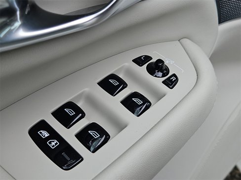 Used 2023 Volvo XC90 T8 Ultimate w/ Protection Package Premier image 30