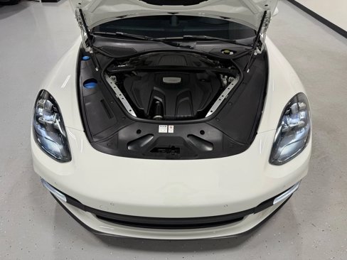 Used 2018 Porsche Panamera image 28