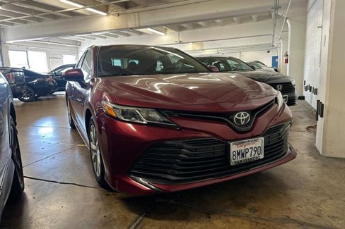 Used 2019 Toyota Camry LE image 2