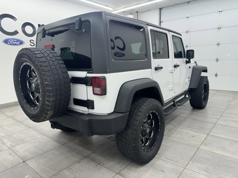 Used 2013 Jeep Wrangler Unlimited Sport image 4