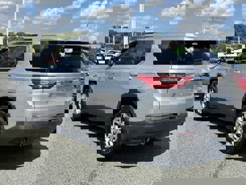 Used 2018 Chevrolet Traverse LT image 3