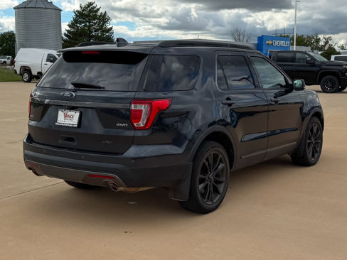 Used 2017 Ford Explorer XLT w/ XLT Technology Feature Bundle image 6