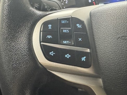 Used 2021 Ford Explorer XLT w/ XLT Sport Appearance Package image 17