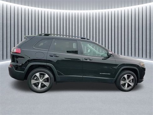 Used 2022 Jeep Cherokee Limited image 2