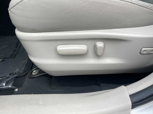 Used 2012 Toyota Venza XLE image 21