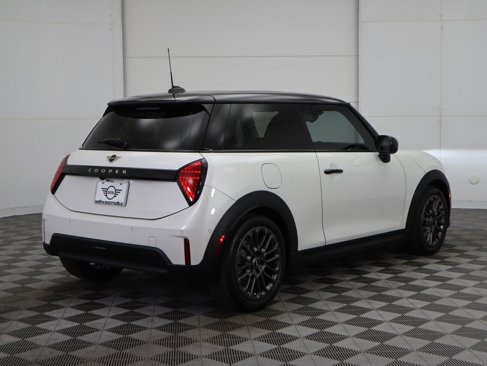 Used 2025 MINI Cooper 2-Door Hardtop image 6