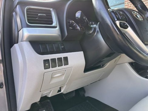 Used 2015 Toyota Highlander XLE image 17