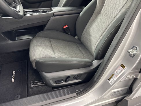 Used 2023 Nissan Rogue SV image 14