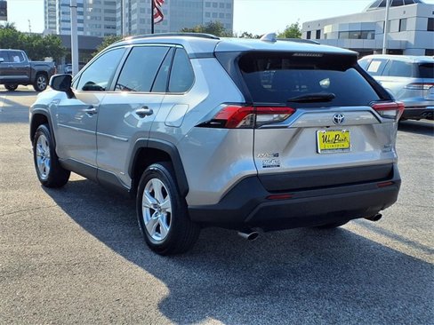 Used 2021 Toyota RAV4 XLE image 23