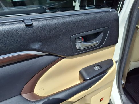 Used 2015 Toyota Highlander Limited image 8