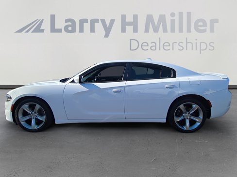 Used 2016 Dodge Charger R/T image 2