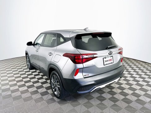 Used 2021 Kia Seltos LX image 8
