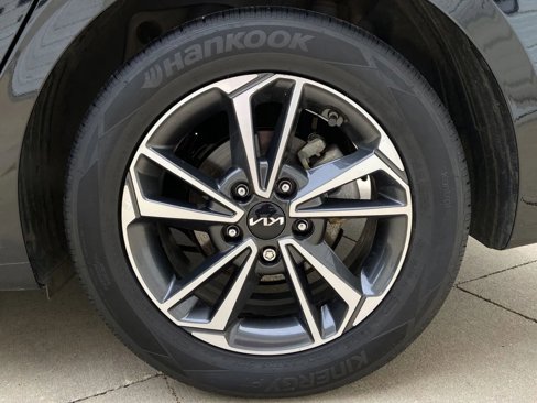 Used 2023 Kia Forte LXS image 7