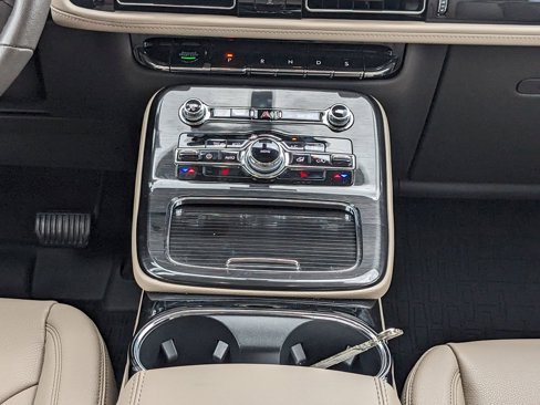 Certified 2023 Lincoln Nautilus AWD w/ Premium Package image 18