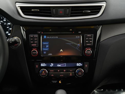 Used 2016 Nissan Rogue SV w/ SV Premium Package image 16