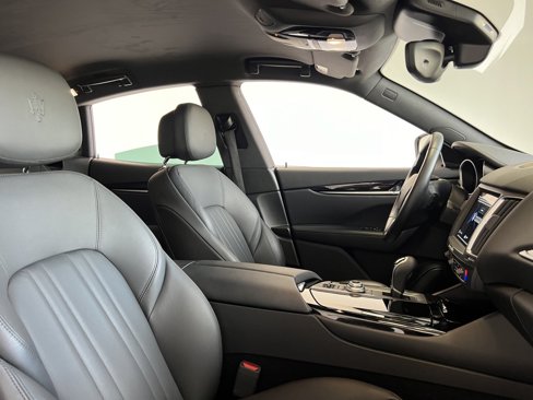 Used 2018 Maserati Levante image 21