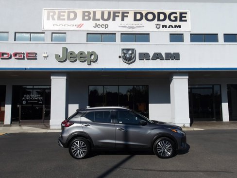 Used 2022 Nissan Kicks SV image 1
